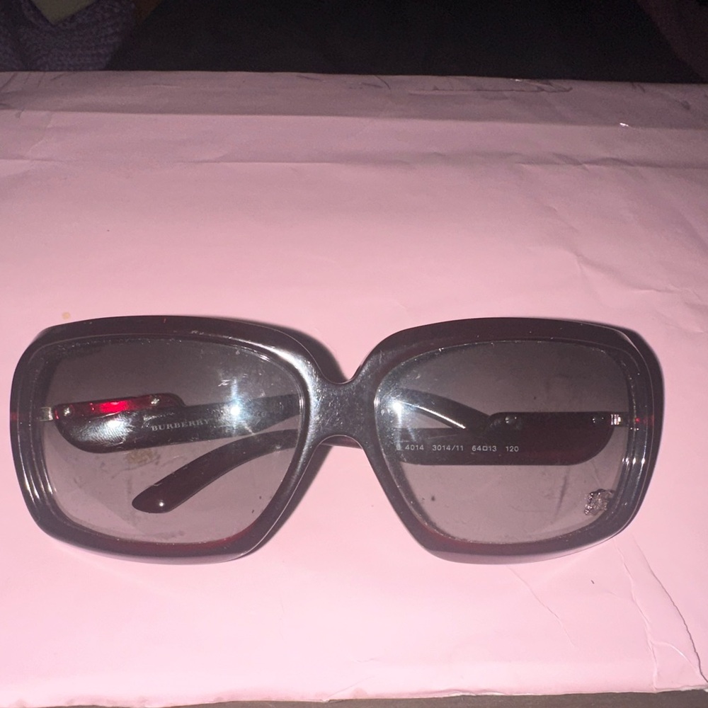 Stylish Burgundy Vintage Burberry Sunglasses